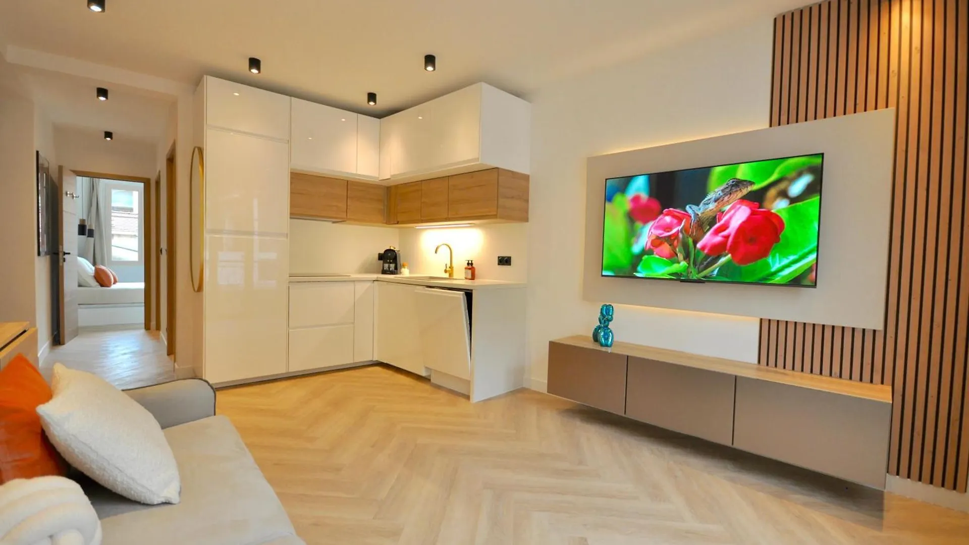 Monaco # Menton - 6 Persons - 2 Bedrooms - Full Renovated - Private Parking - Hypercenter - Clim - Beach And Sun Apartment