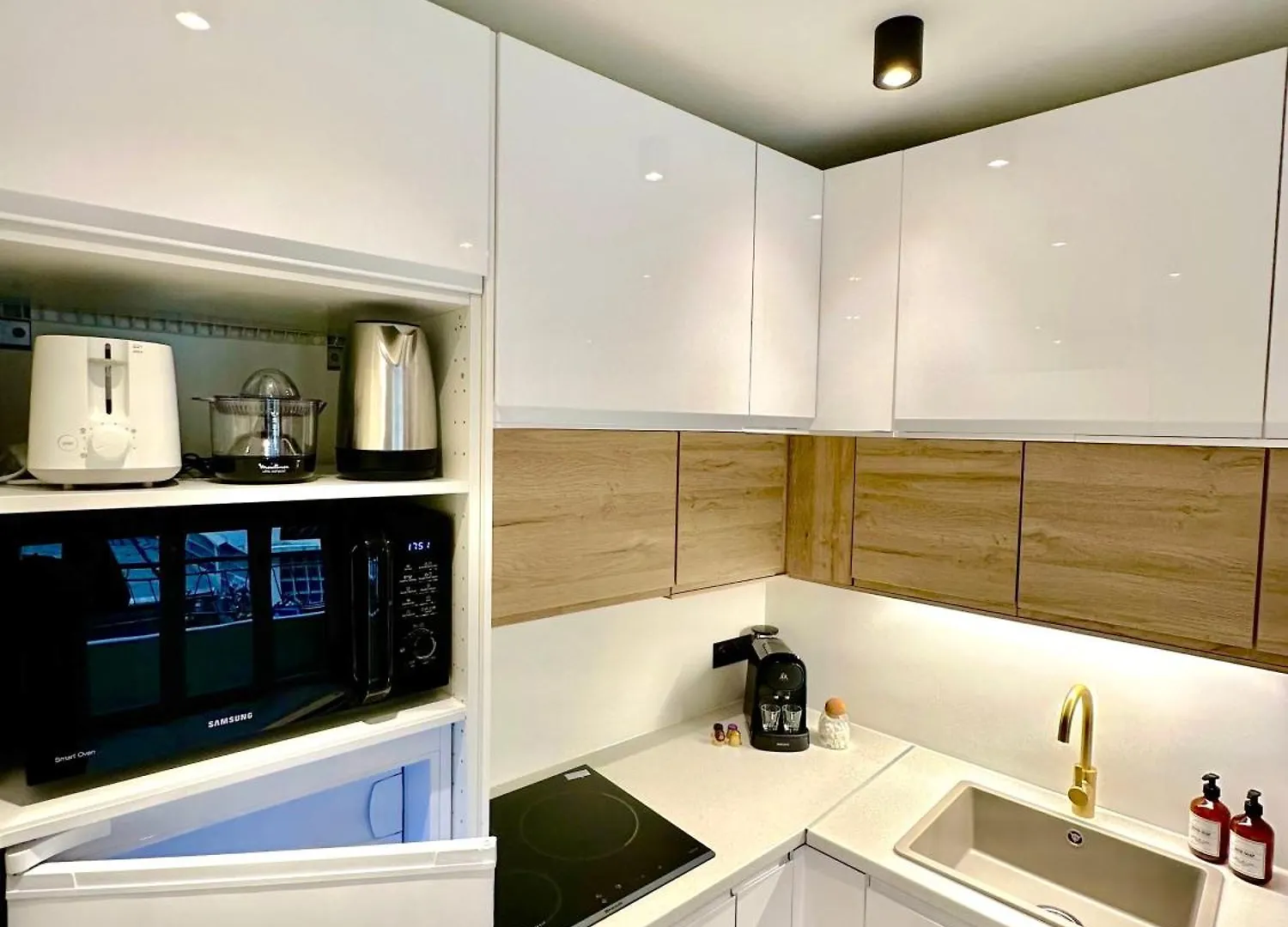 Monaco # Menton - 6 Persons - 2 Bedrooms - Full Renovated - Private Parking - Hypercenter - Clim - Beach And Sun Apartment