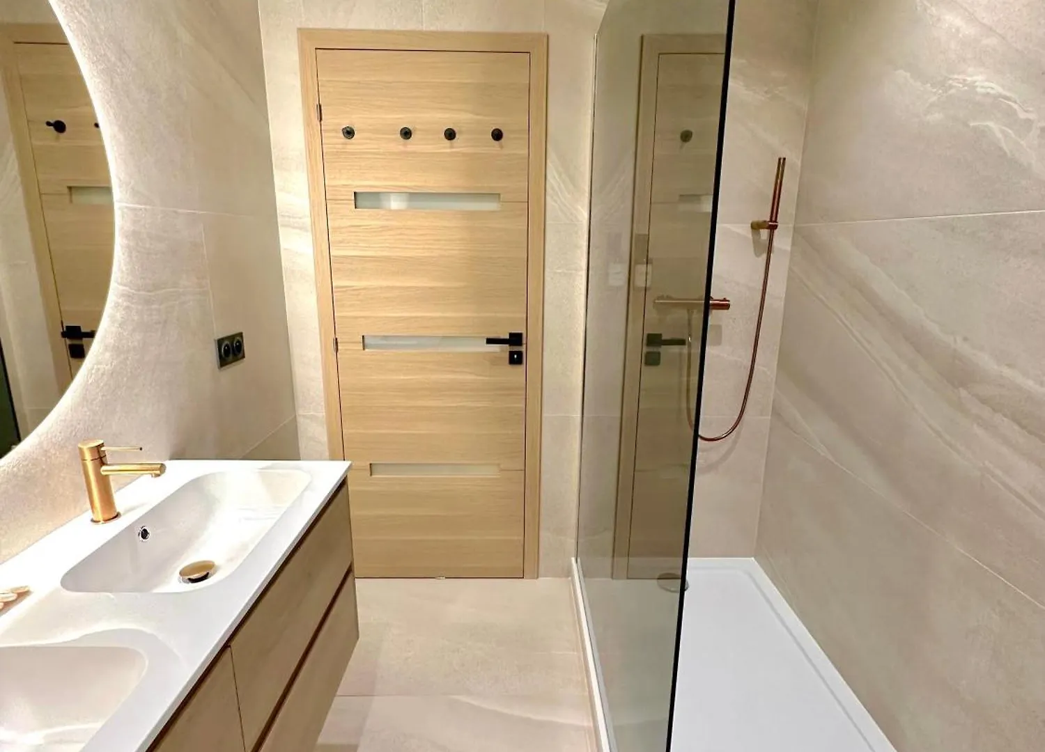 Monaco # Menton - 6 Persons - 2 Bedrooms - Full Renovated - Private Parking - Hypercenter - Clim - Beach And Sun