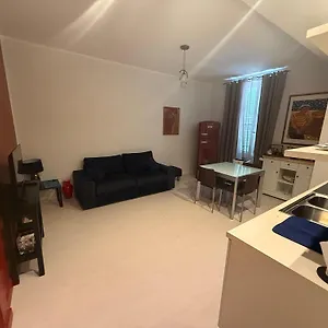 Prato - Near The In Appartement